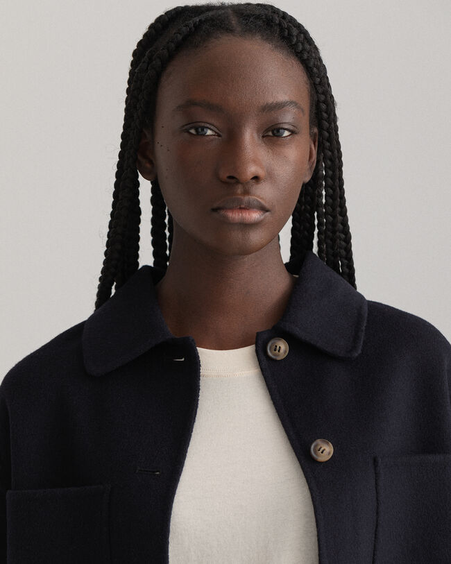 Sobrecamisa cosida a mano