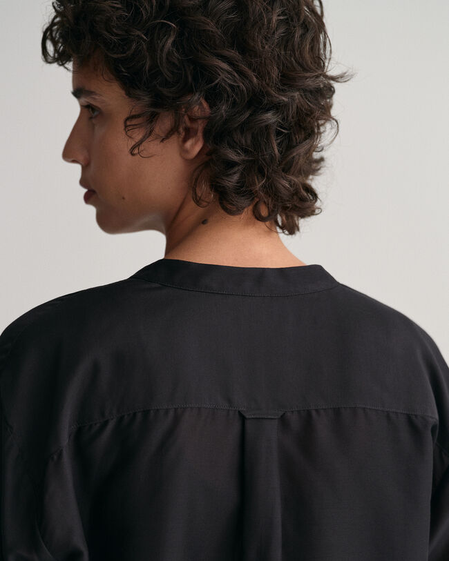 Blusa Relaxed Fit con cuello recto