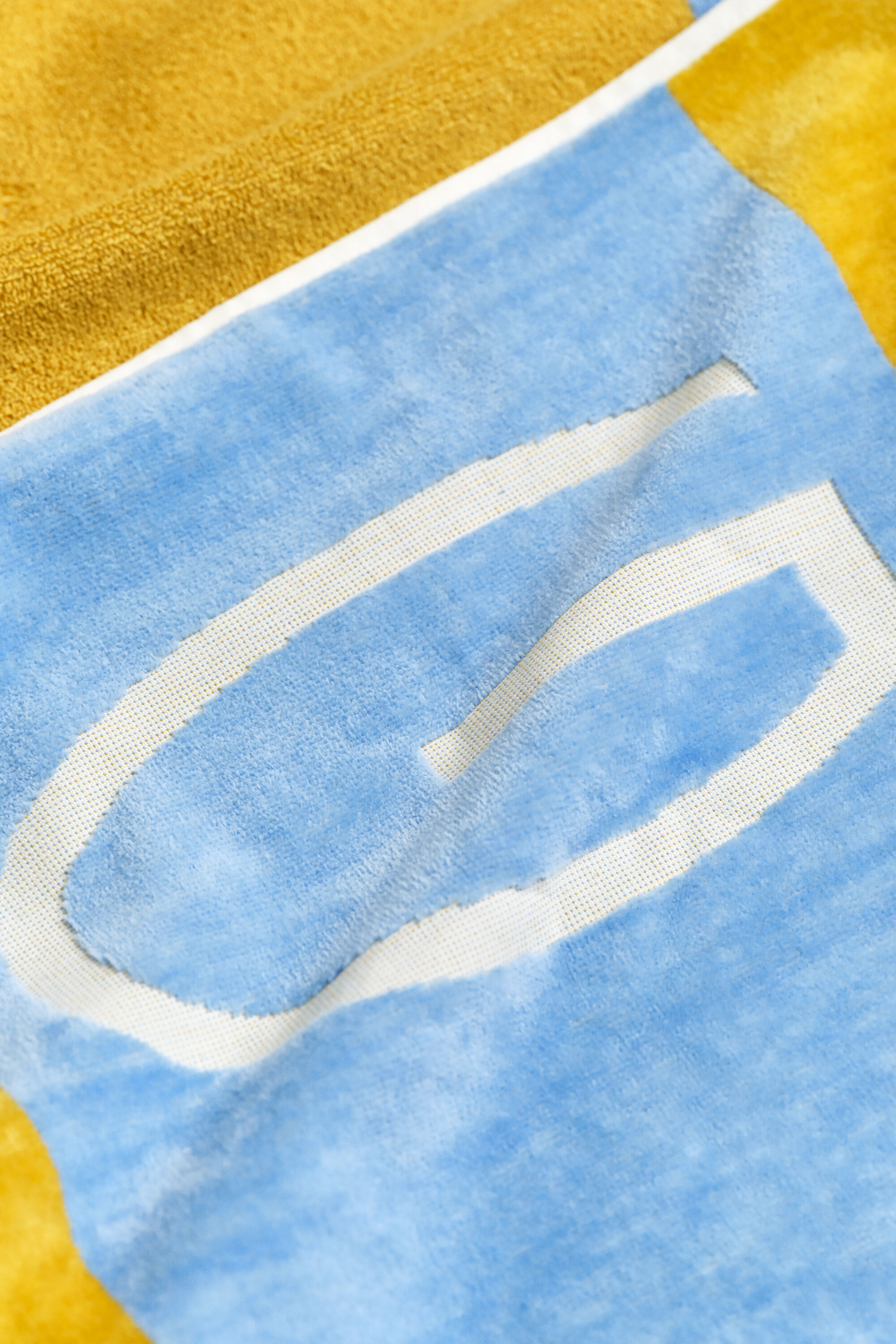 Toalla de playa de rayas en bloque