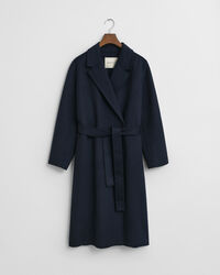 Abrigo cosido a mano con cinturón