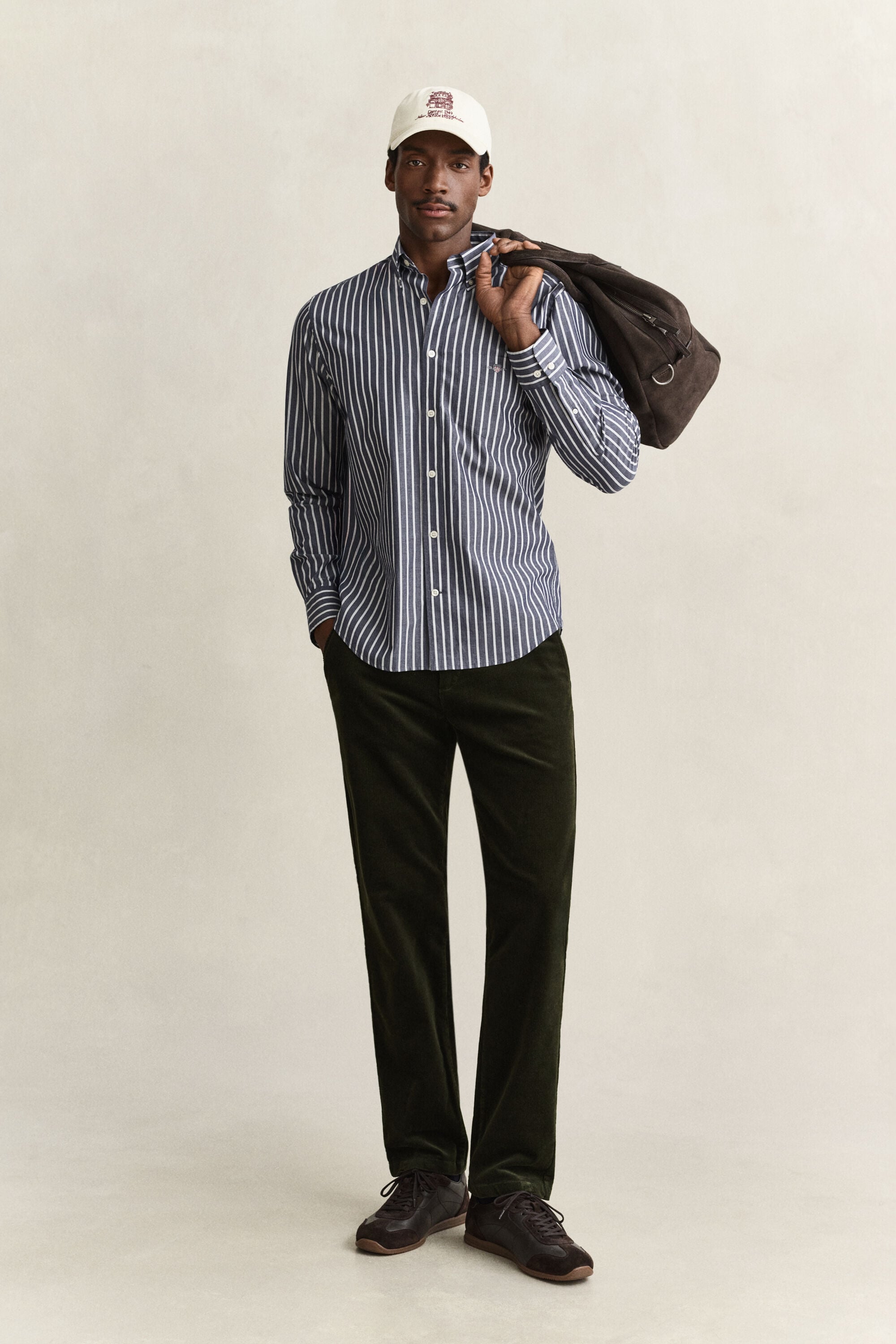 Pantalones chinos Regular Fit de pana
