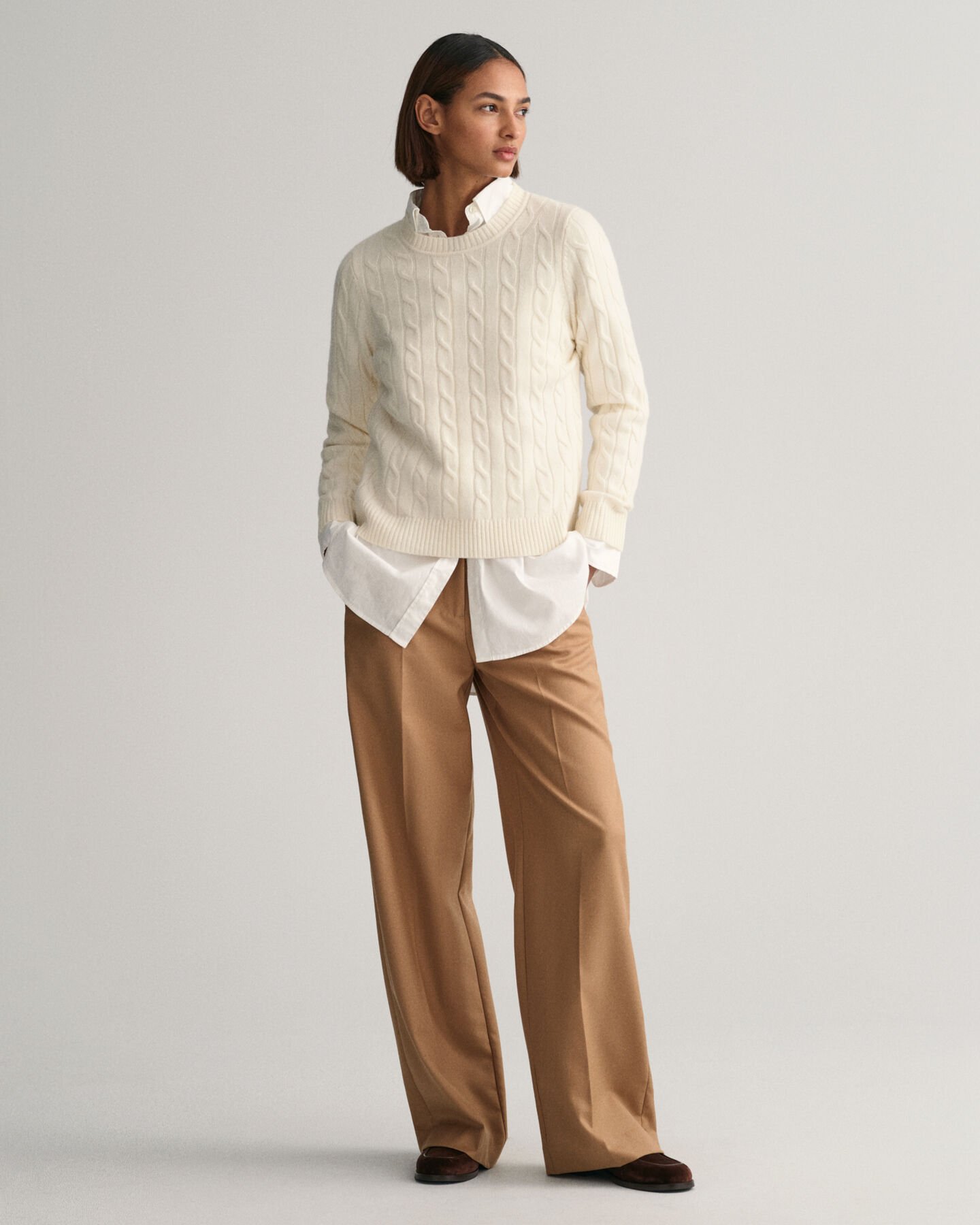 Jersey de cuello redondo y punto de ochos en lana de oveja