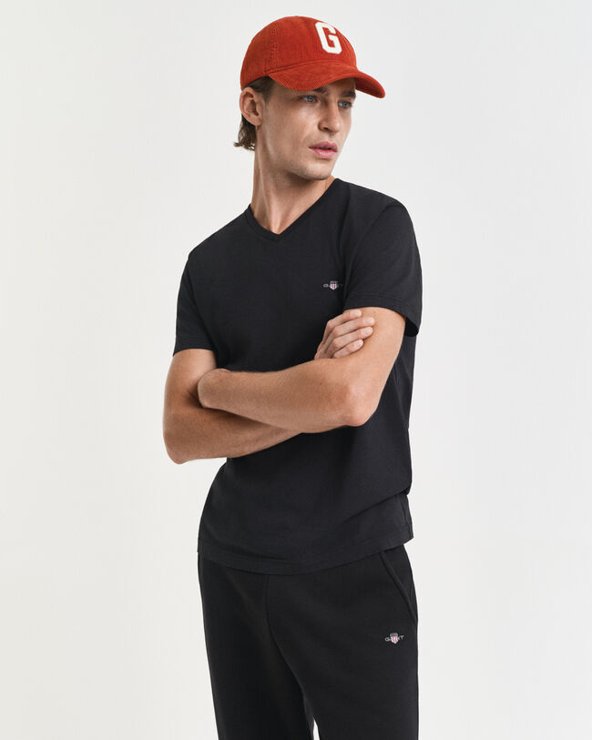 Camiseta Slim Fit Shield con cuello de pico