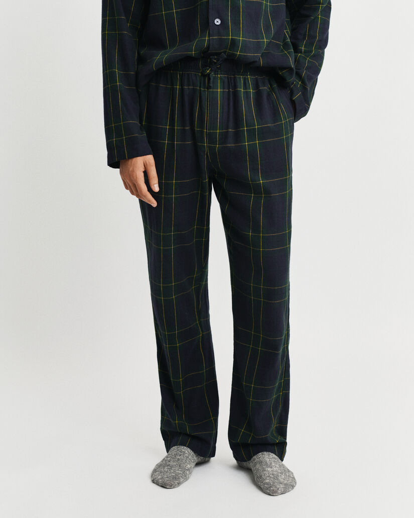 Caja de regalo con pijama de franela a cuadros