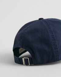 Gorra lavada con insignia