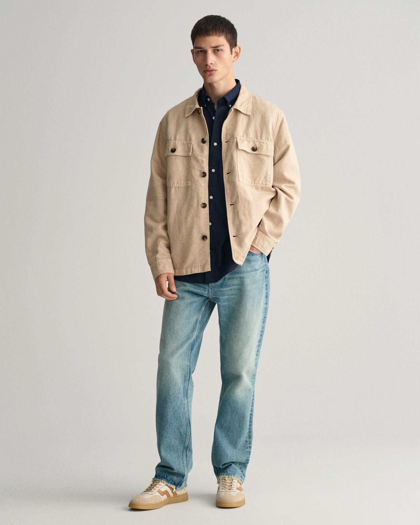 Camisa Regular Fit de manga corta en algod&oacute;n y lino