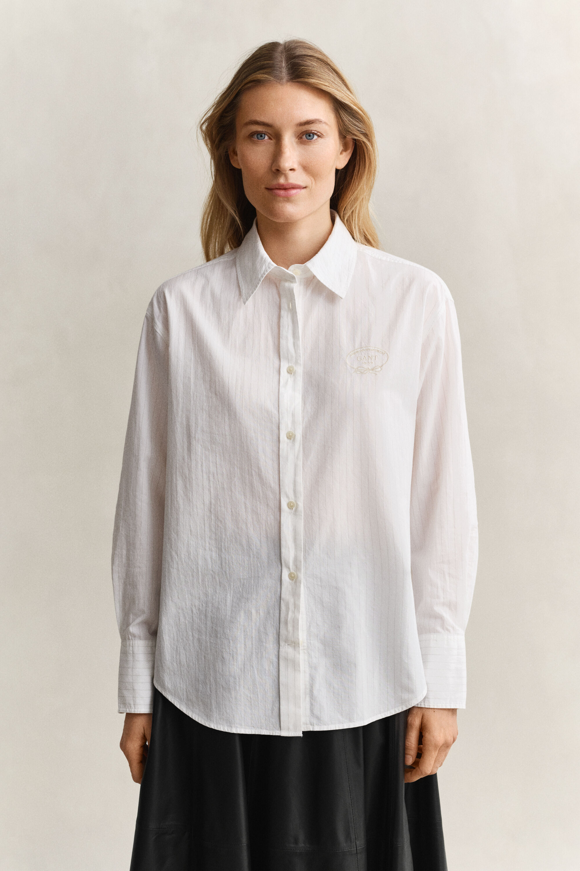 Camisa de rayas con bordado