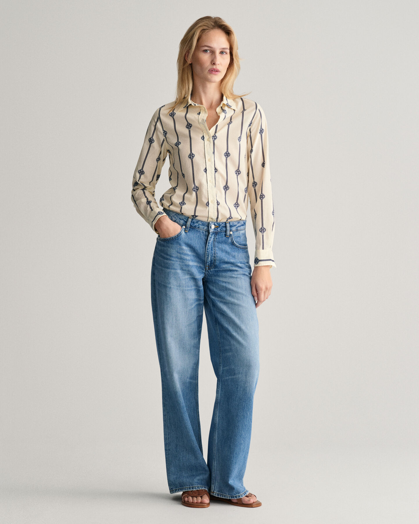 Camisa Regular Fit de gasa de algod&oacute;n a rayas Monogram