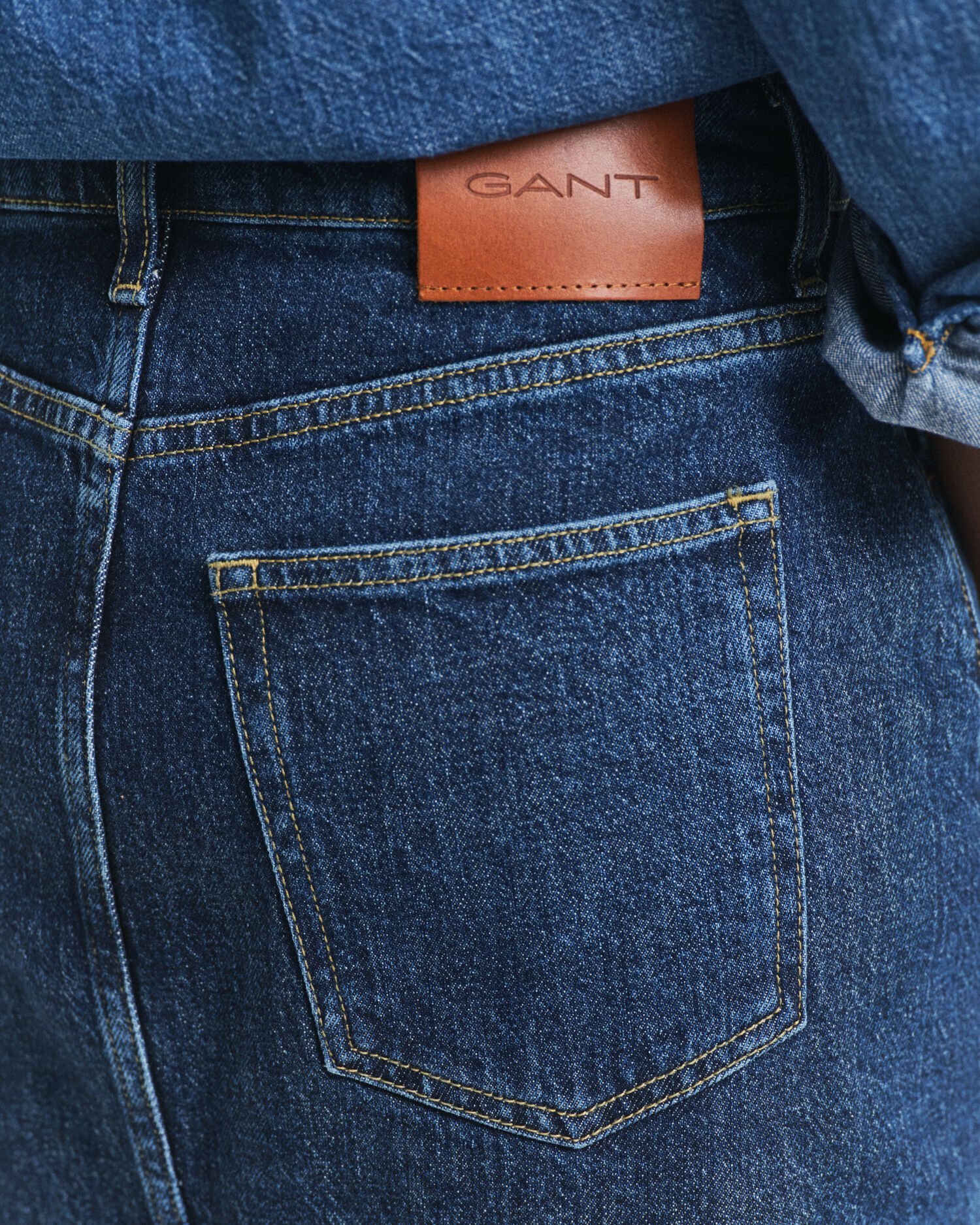 Falda vaquera midi abotonada