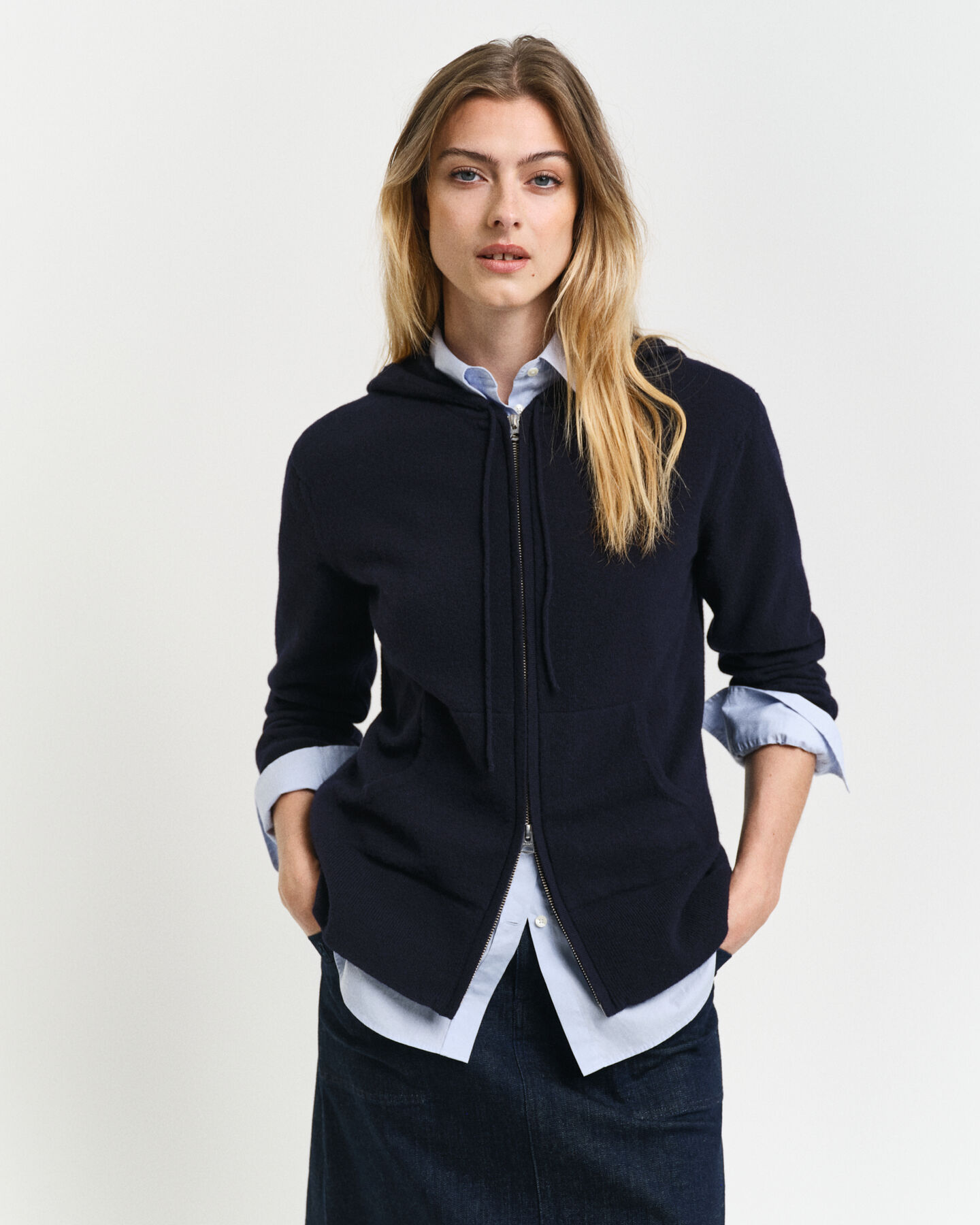 Sudadera de lana de oveja muy fina con capucha y cremallera