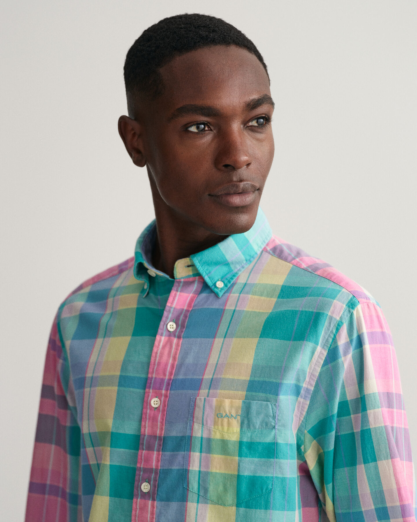 Camisa Regular Fit de madr&aacute;s de colores