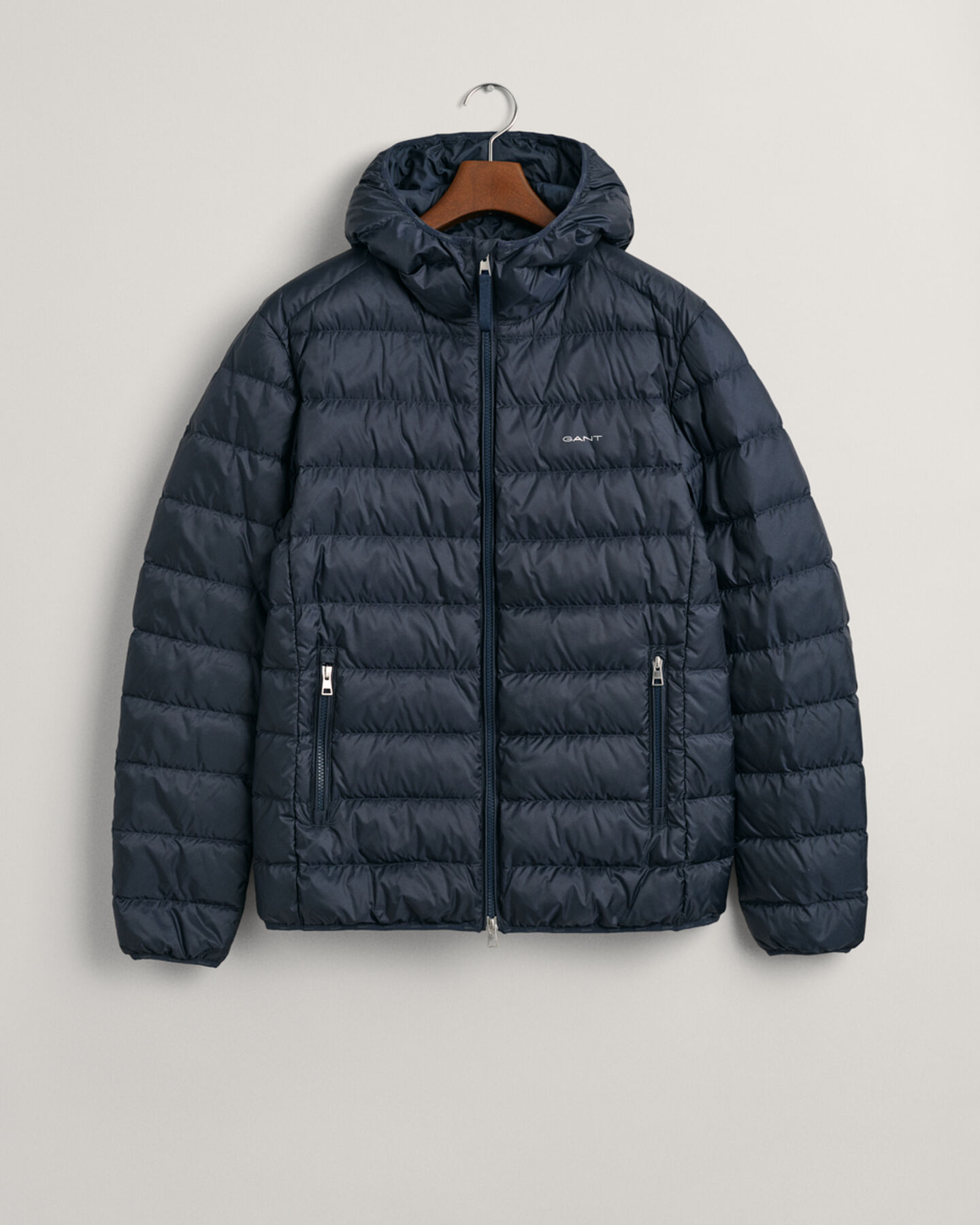 Chaqueta con capucha de plumón ligero