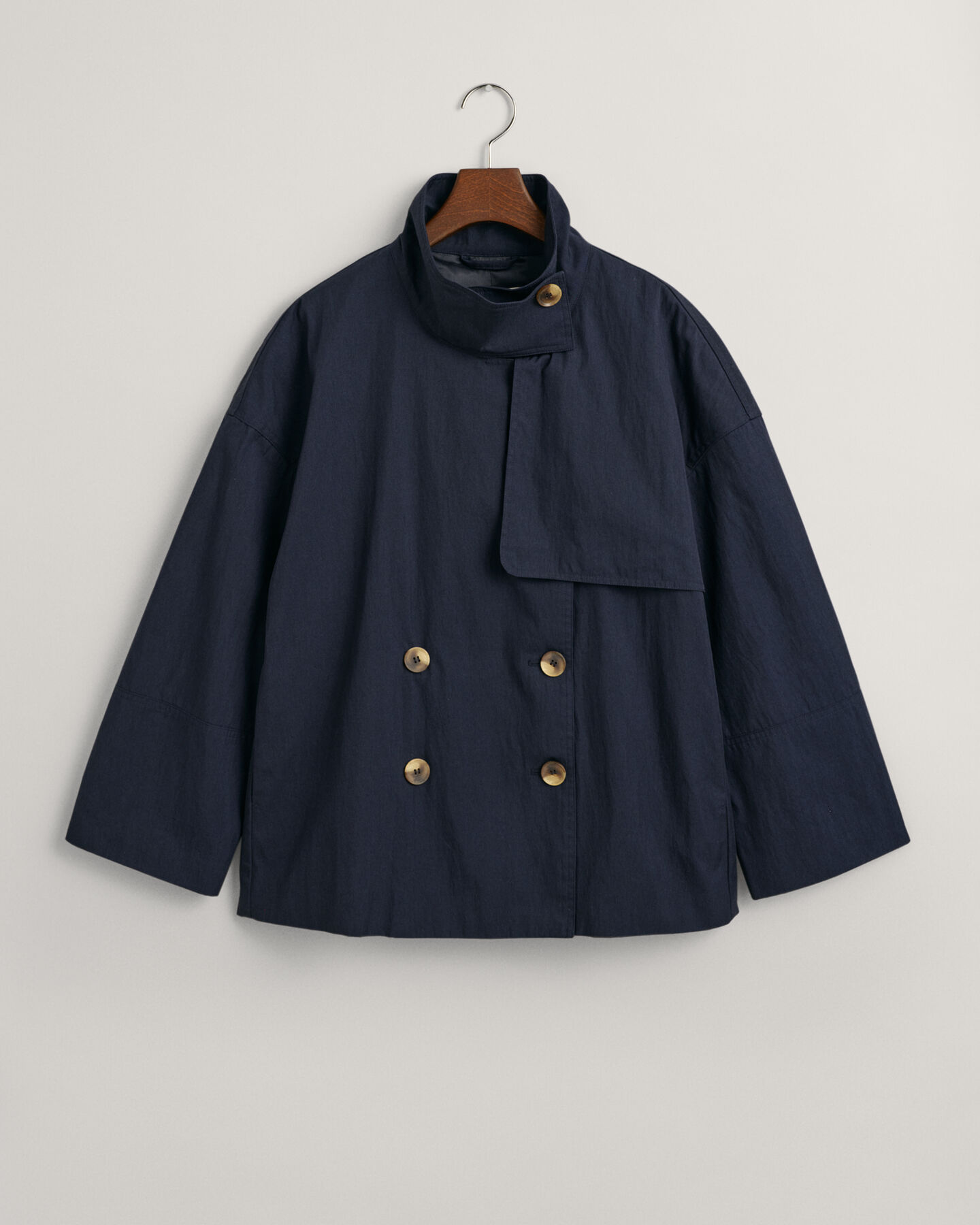 Chaqueta tipo gabardina de largo medio