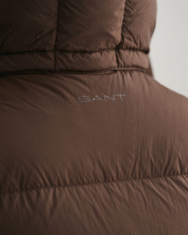 Chaleco de plum&oacute;n y largo medio