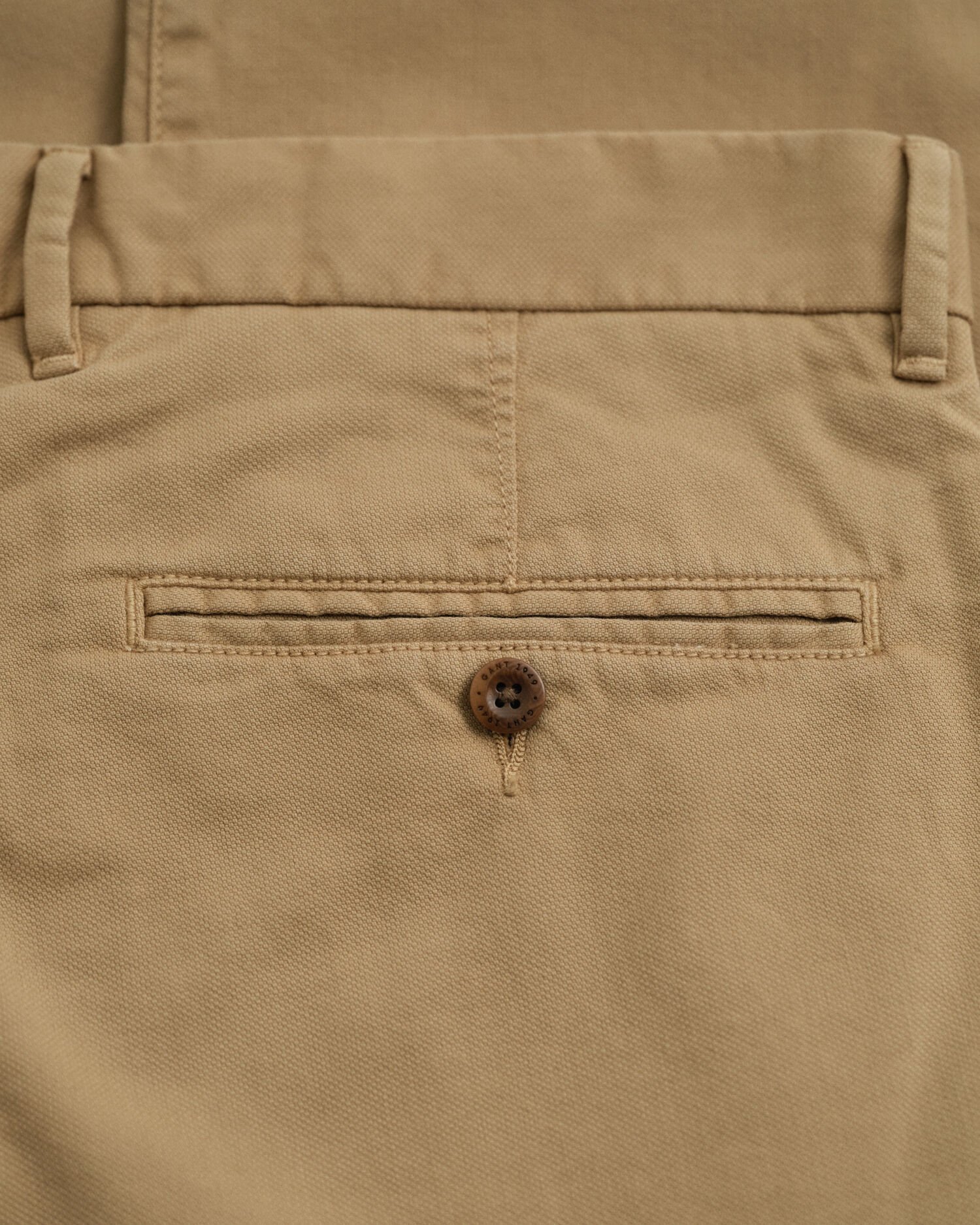 Pantalones chinos estructurados Slim Fit con textura labrada