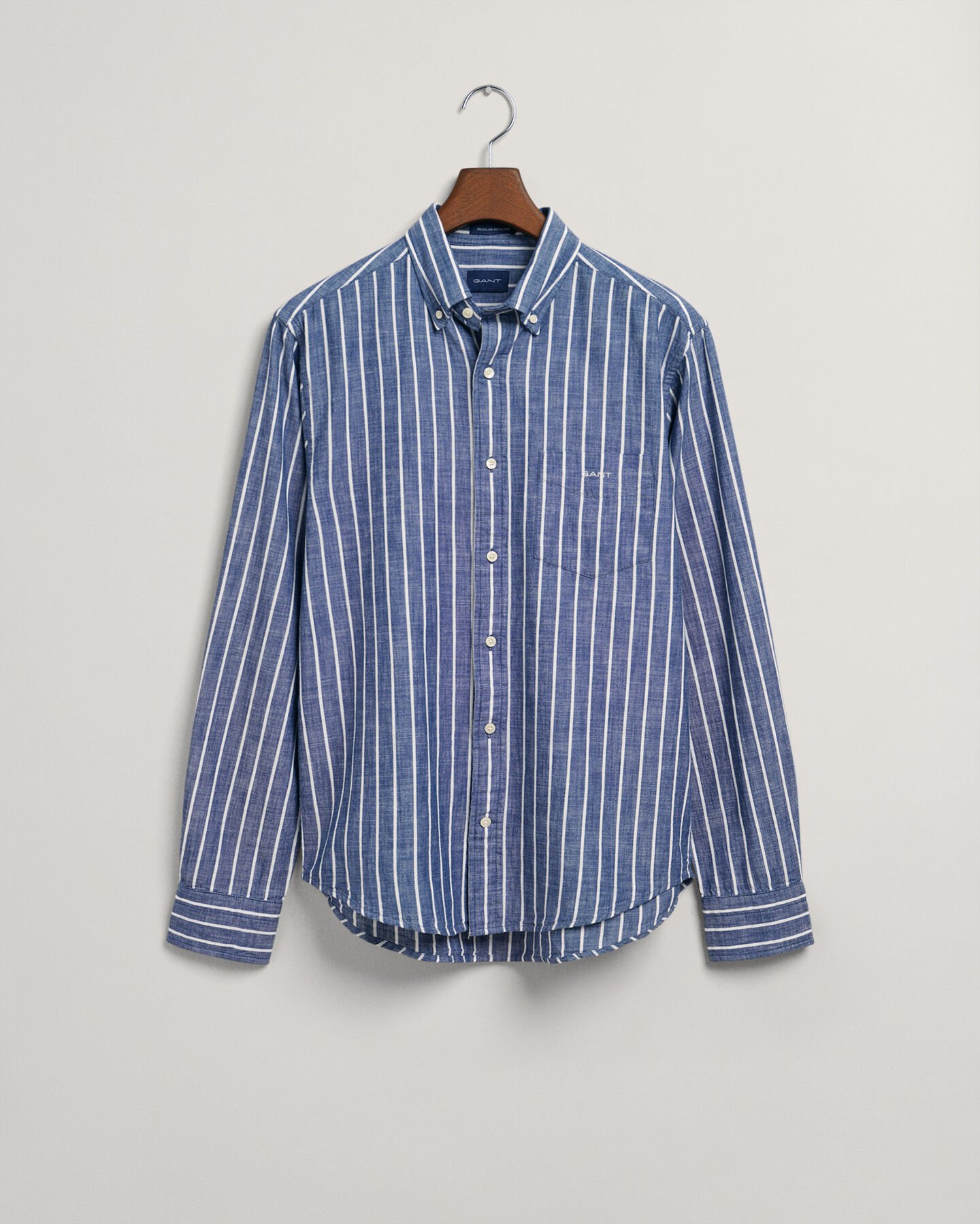 Camisa Regular Fit de cambray a rayas