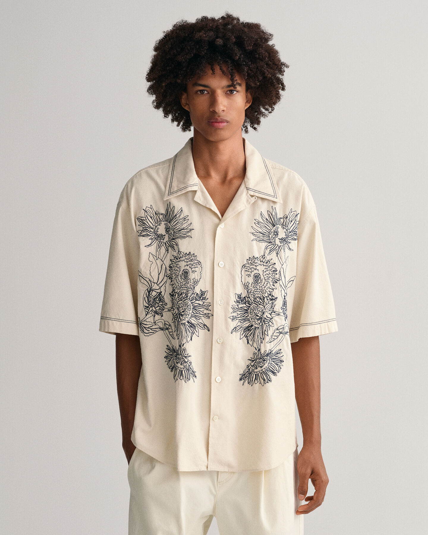 Camisa extragrande de manga corta con bordado