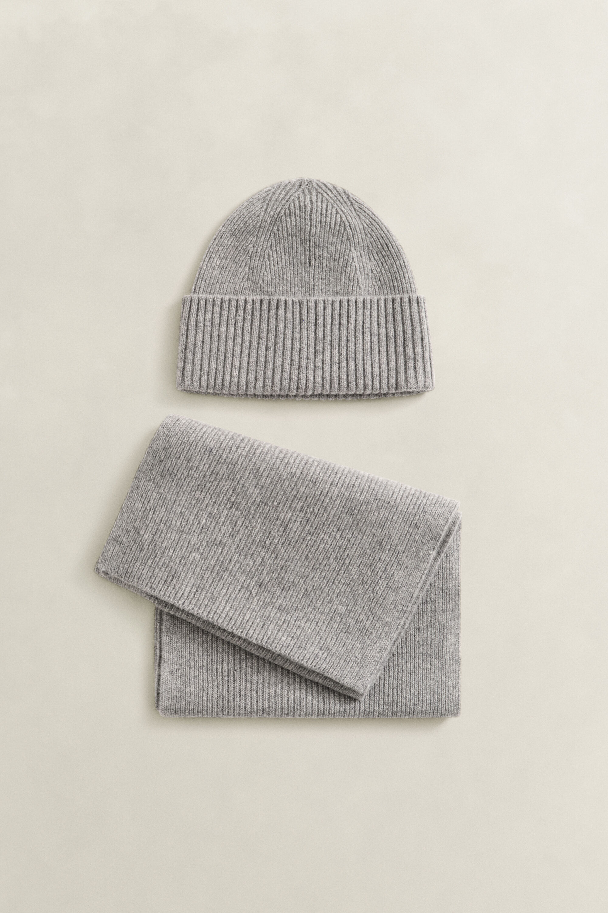 Set de regalo con bufanda y gorro de cachemir