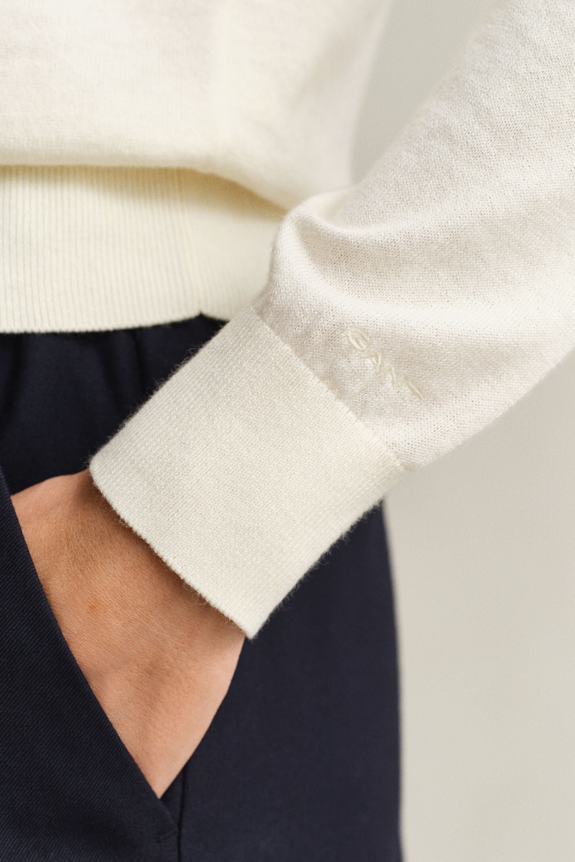 Cárdigan de punto ligero con cuello redondo