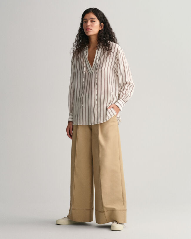 Blusa de rayas con cuello de pico