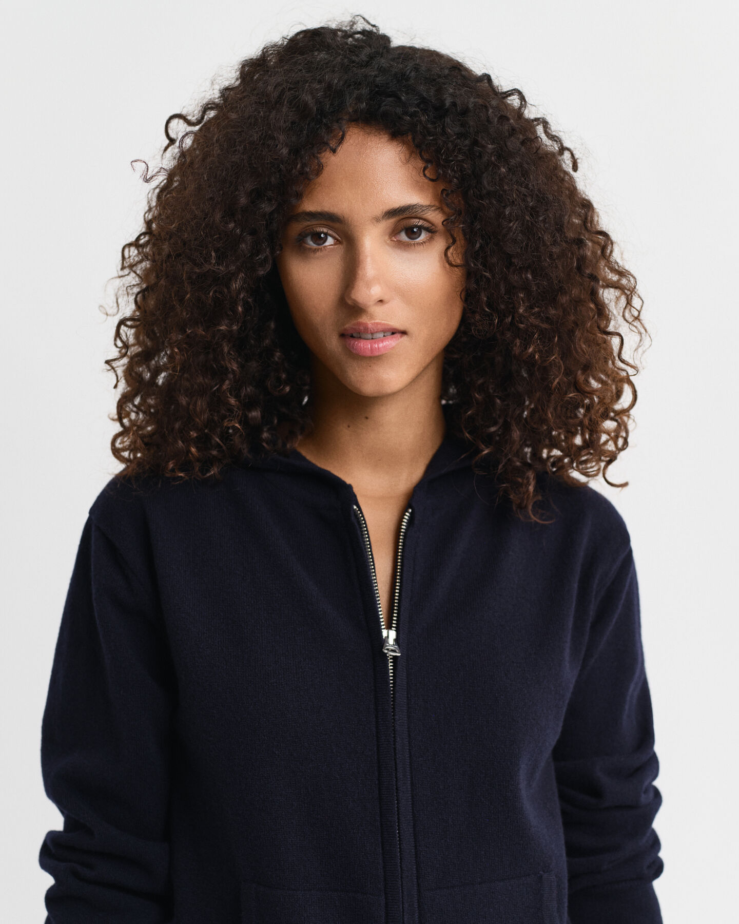 Sudadera de lana de oveja muy fina con capucha y cremallera