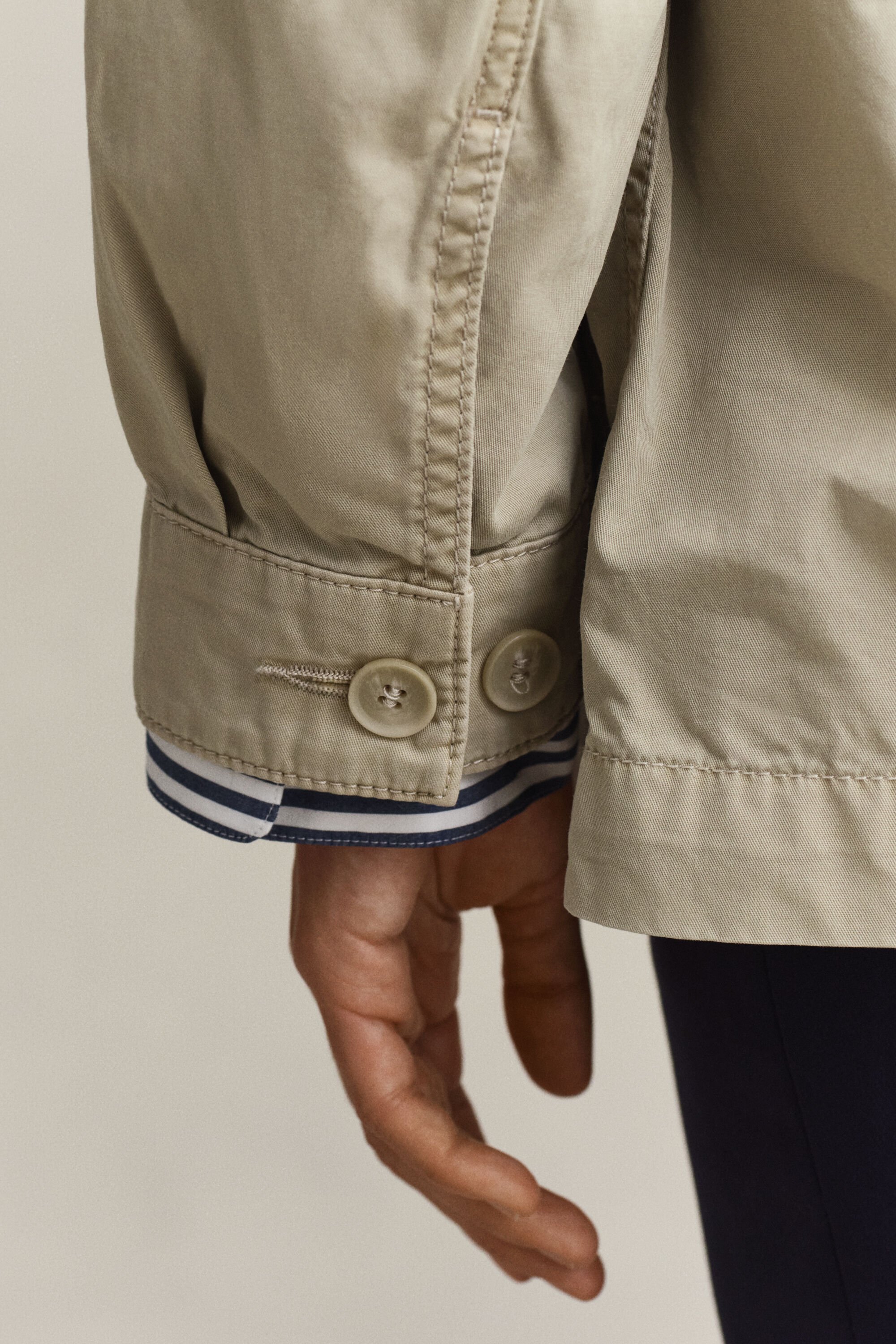 Cazadora militar con cinturón