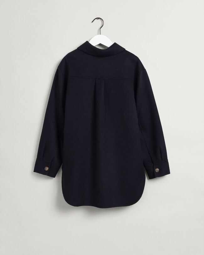 Sobrecamisa cosida a mano