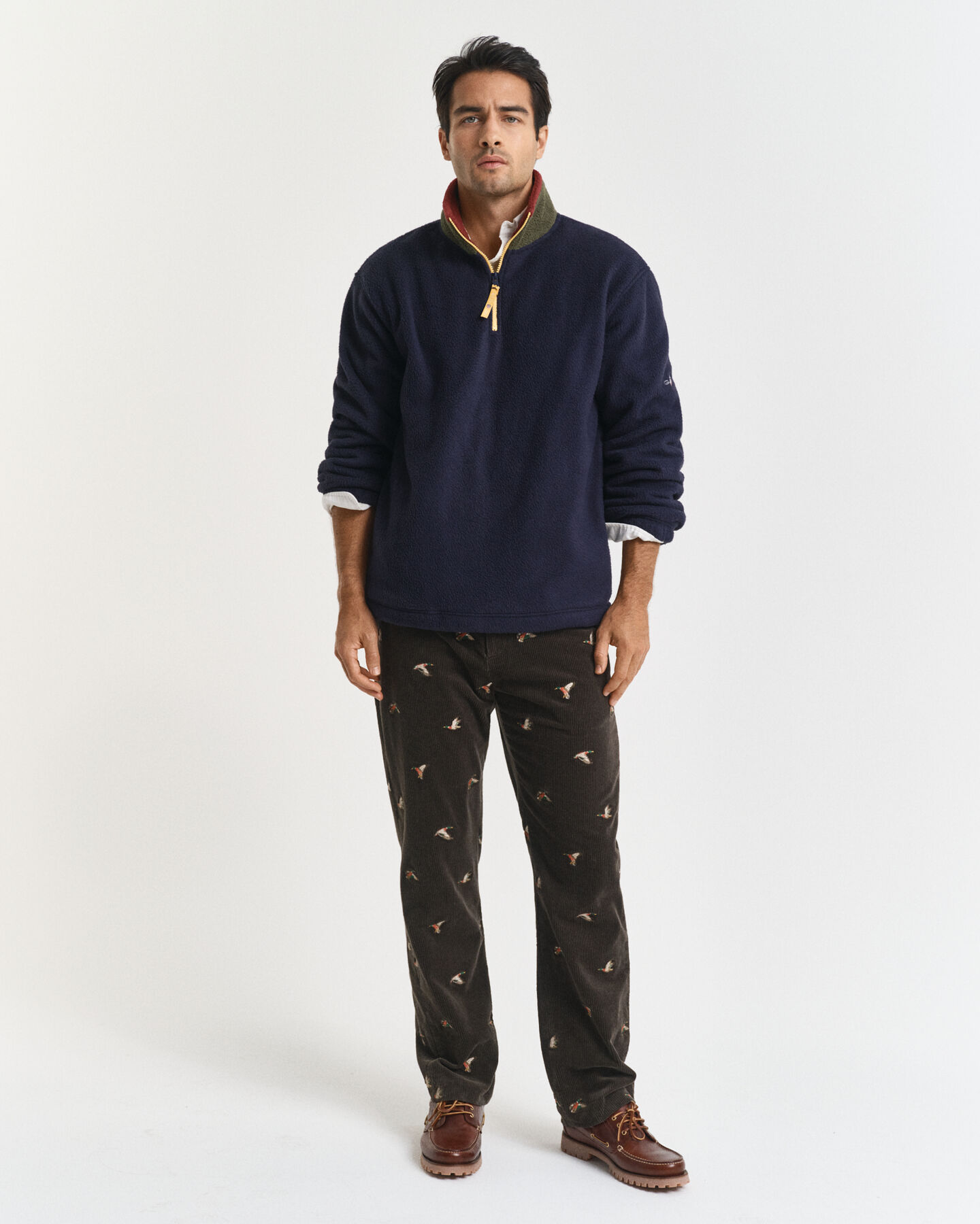 Pantalones Straight Fit de pana con bordado