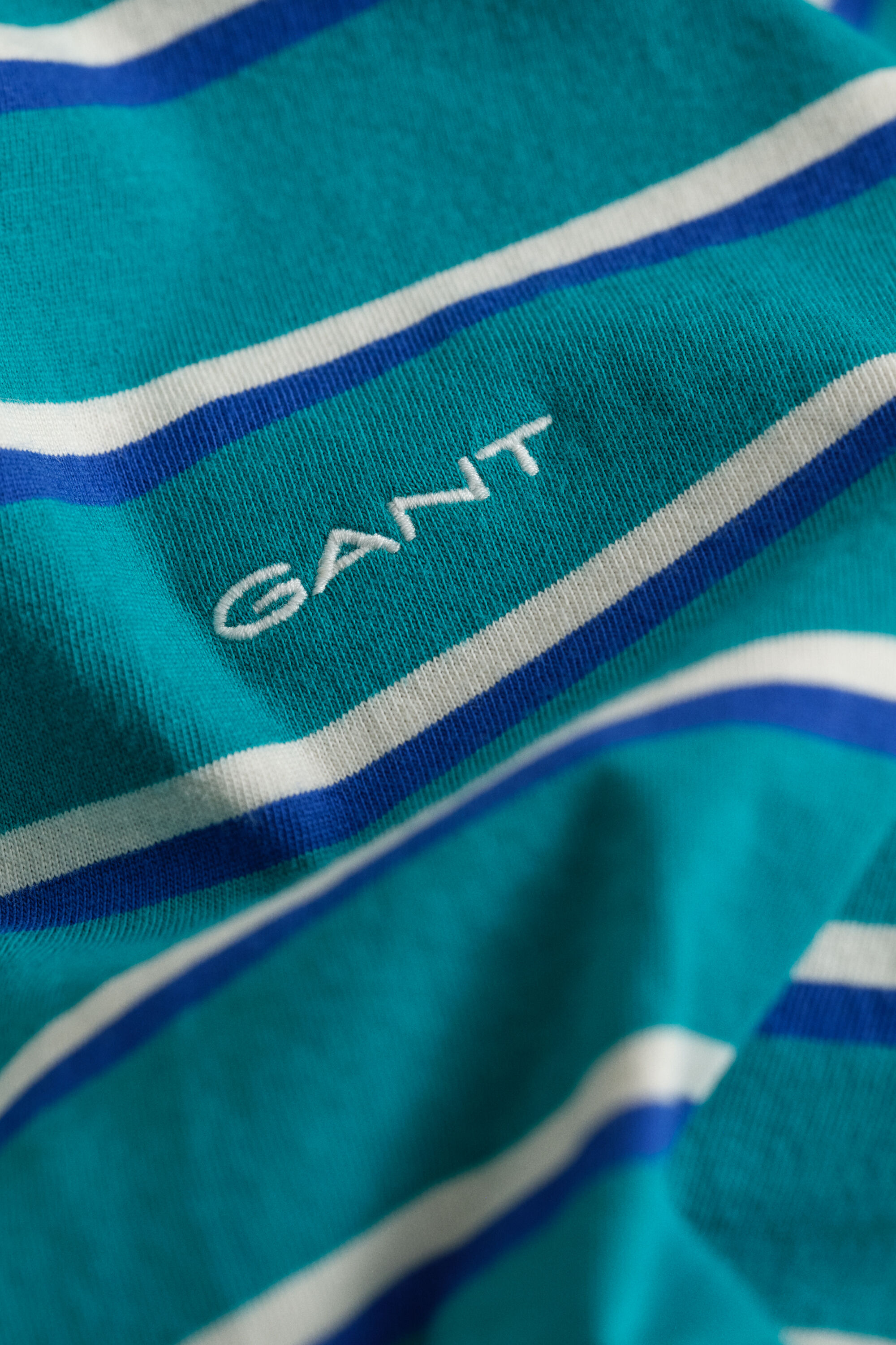 Camiseta de rayas variadas