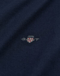 Camiseta Slim Fit Shield con cuello de pico