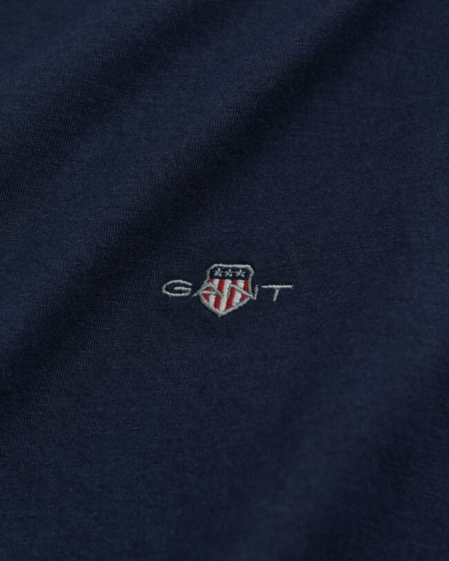 Camiseta Slim Fit Shield con cuello de pico