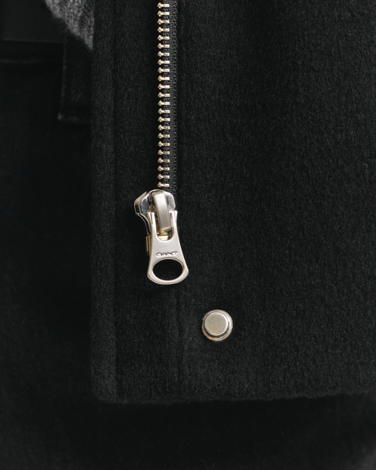 Chaqueta corta de lana con cremallera