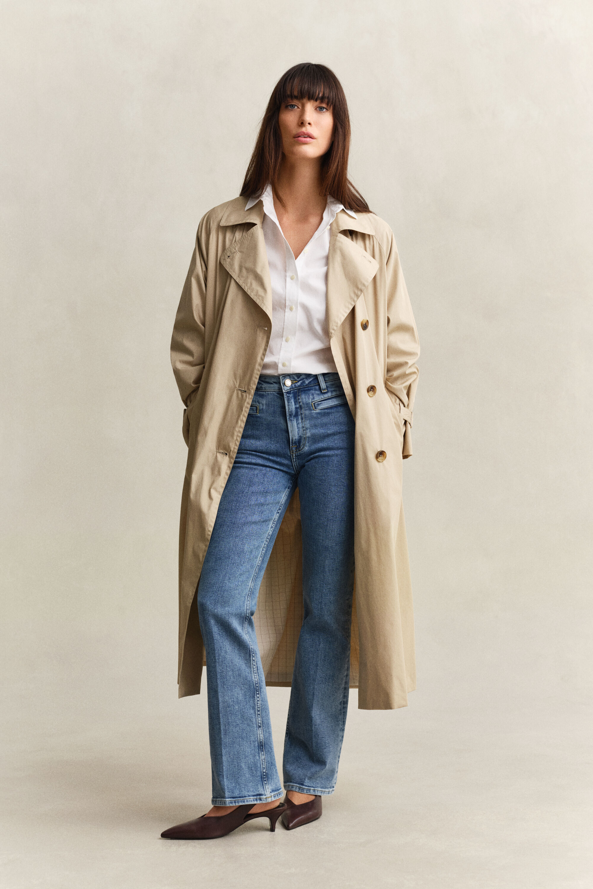 Vaqueros acampanados con monograma