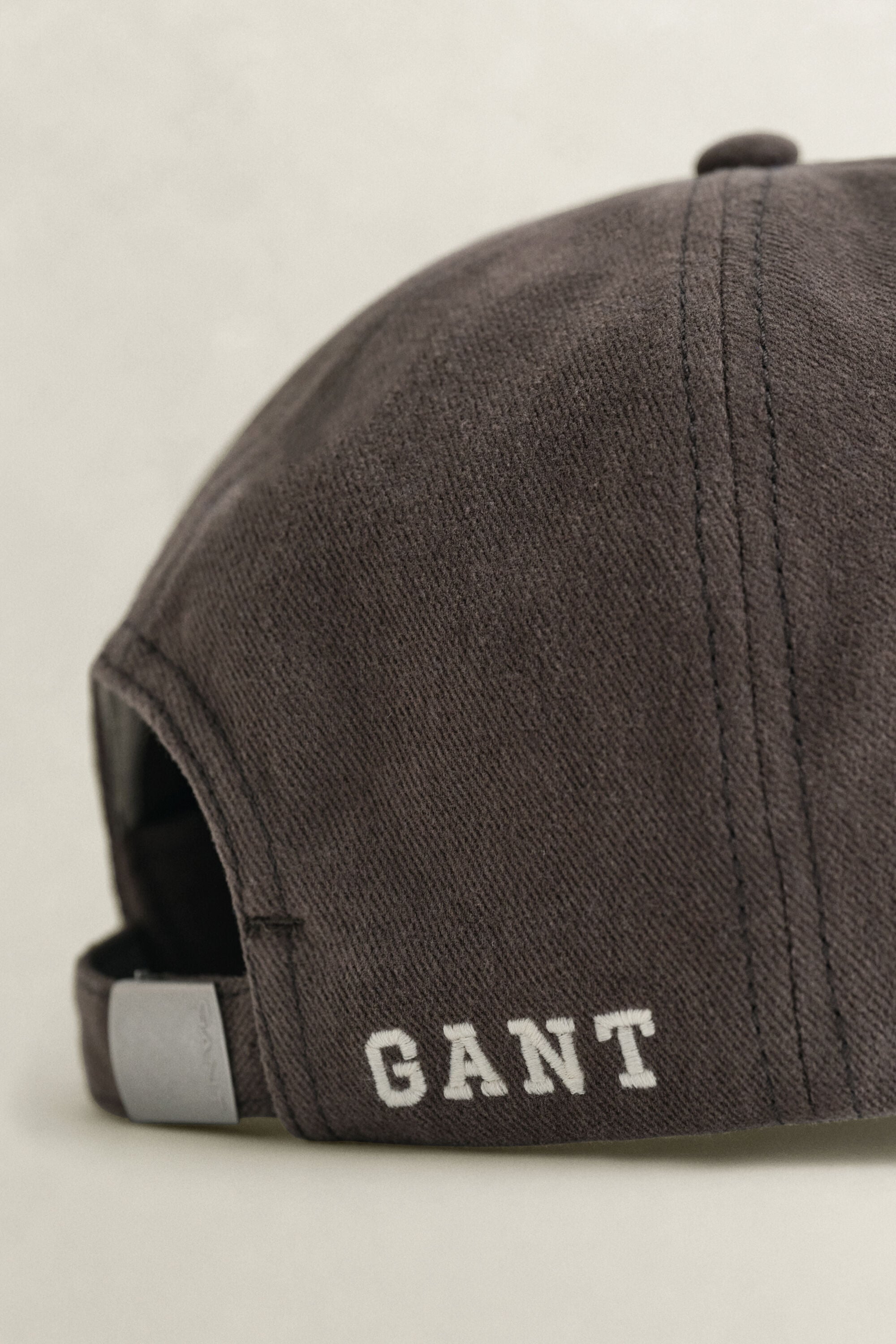 Gorra de molesquín con insignia G