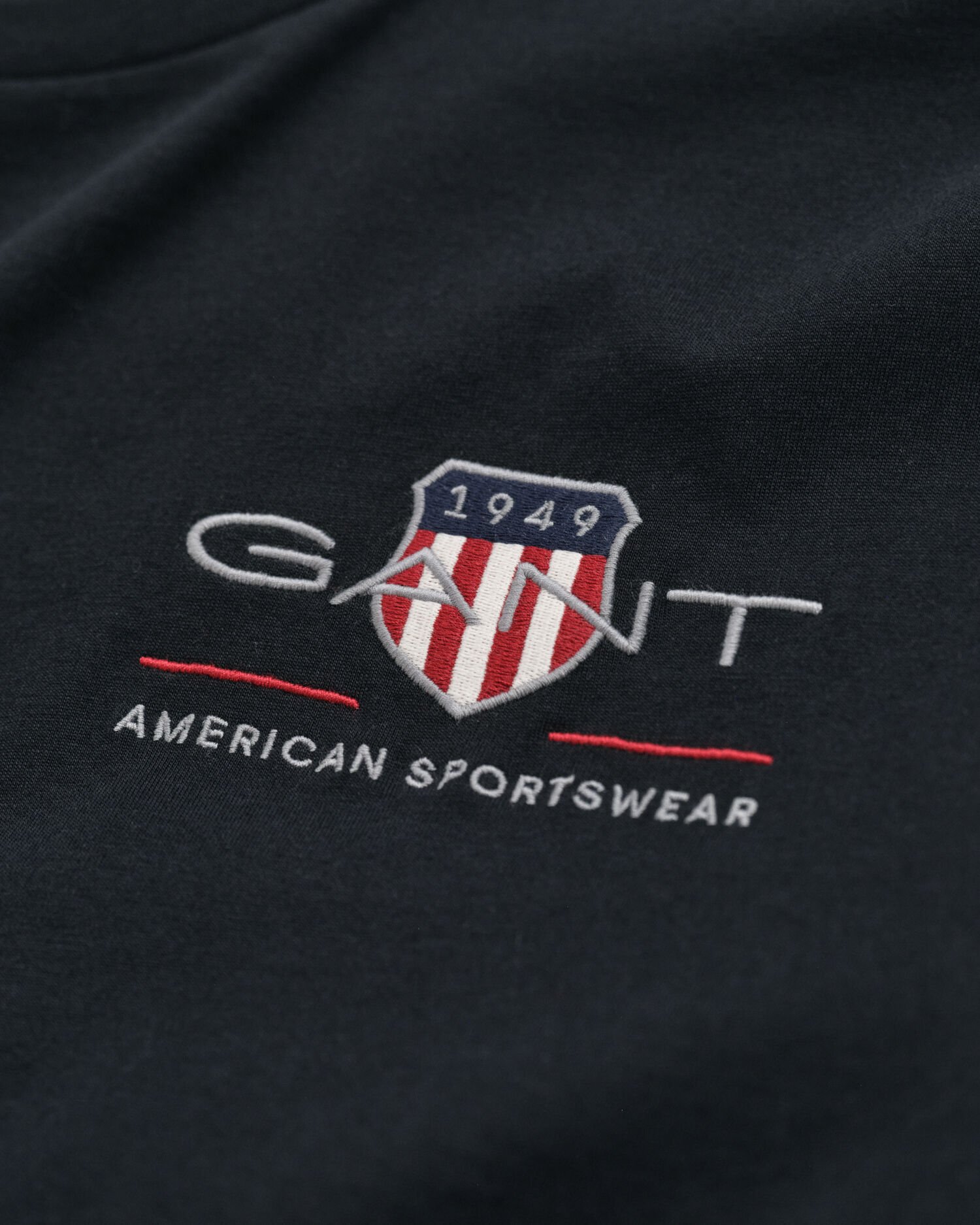 Camiseta bordada Archive Shield