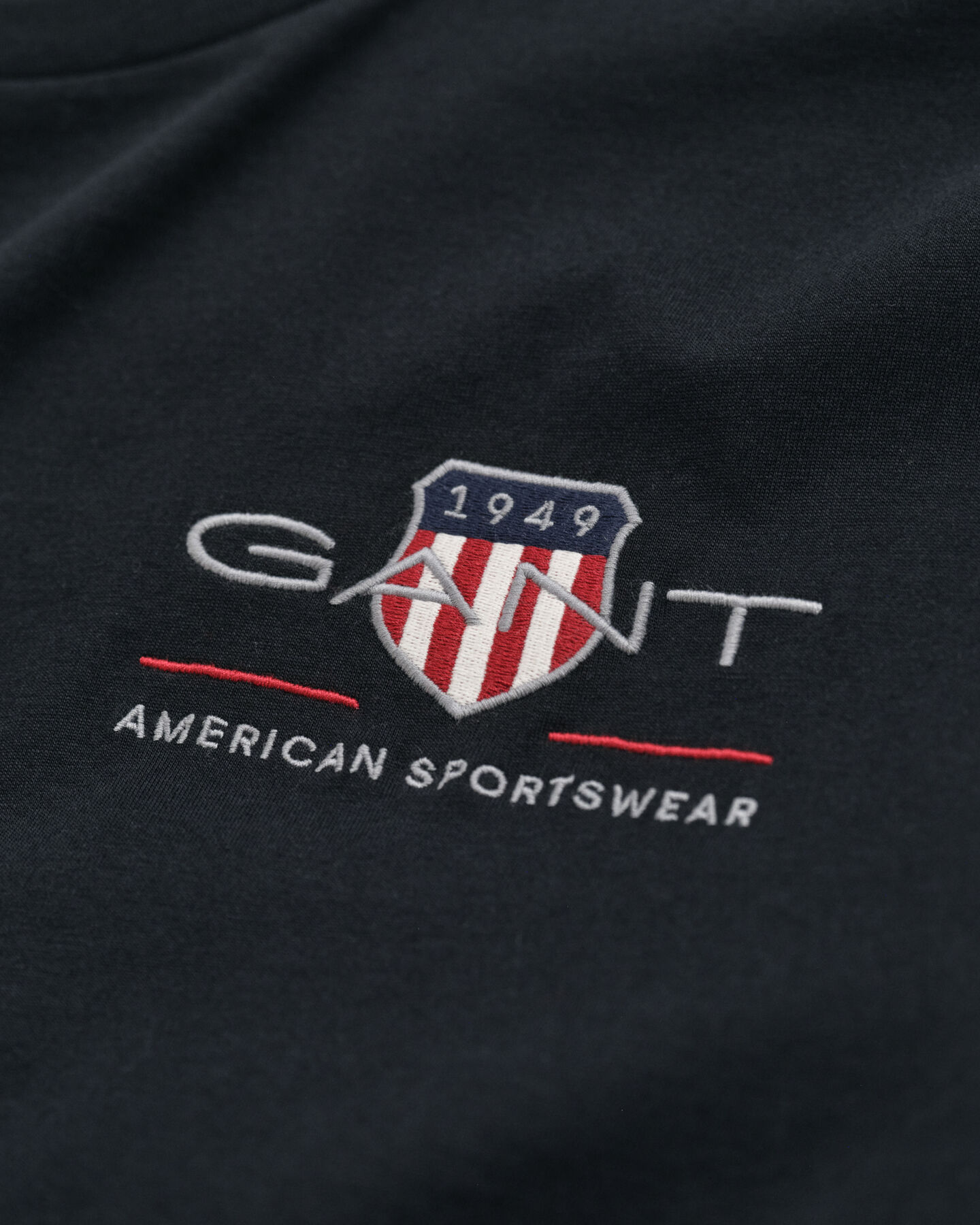 Camiseta bordada Archive Shield