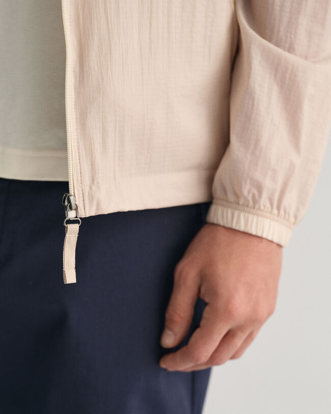 Windbreaker ligero y plegable