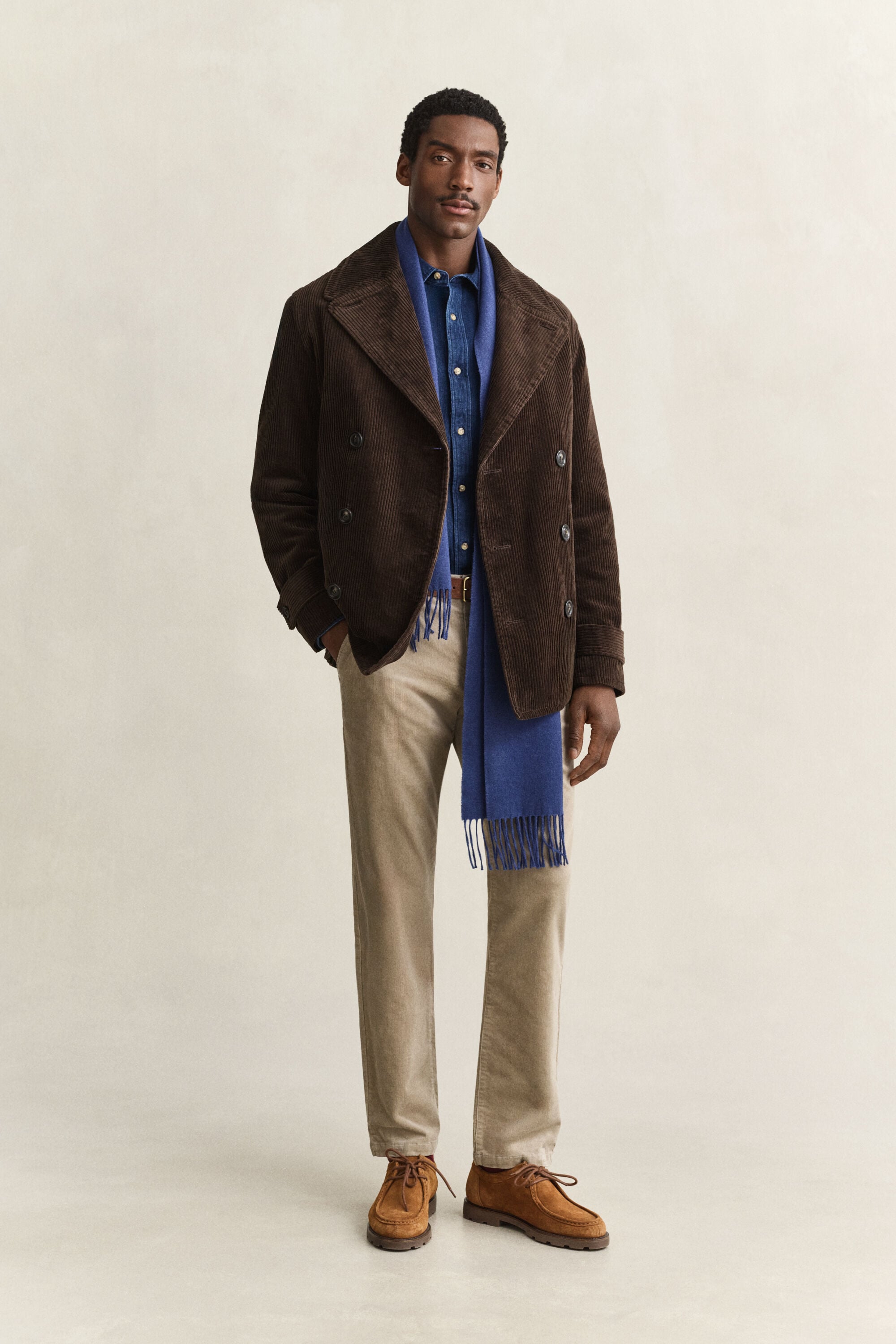 Pantalones chinos Regular Fit de pana