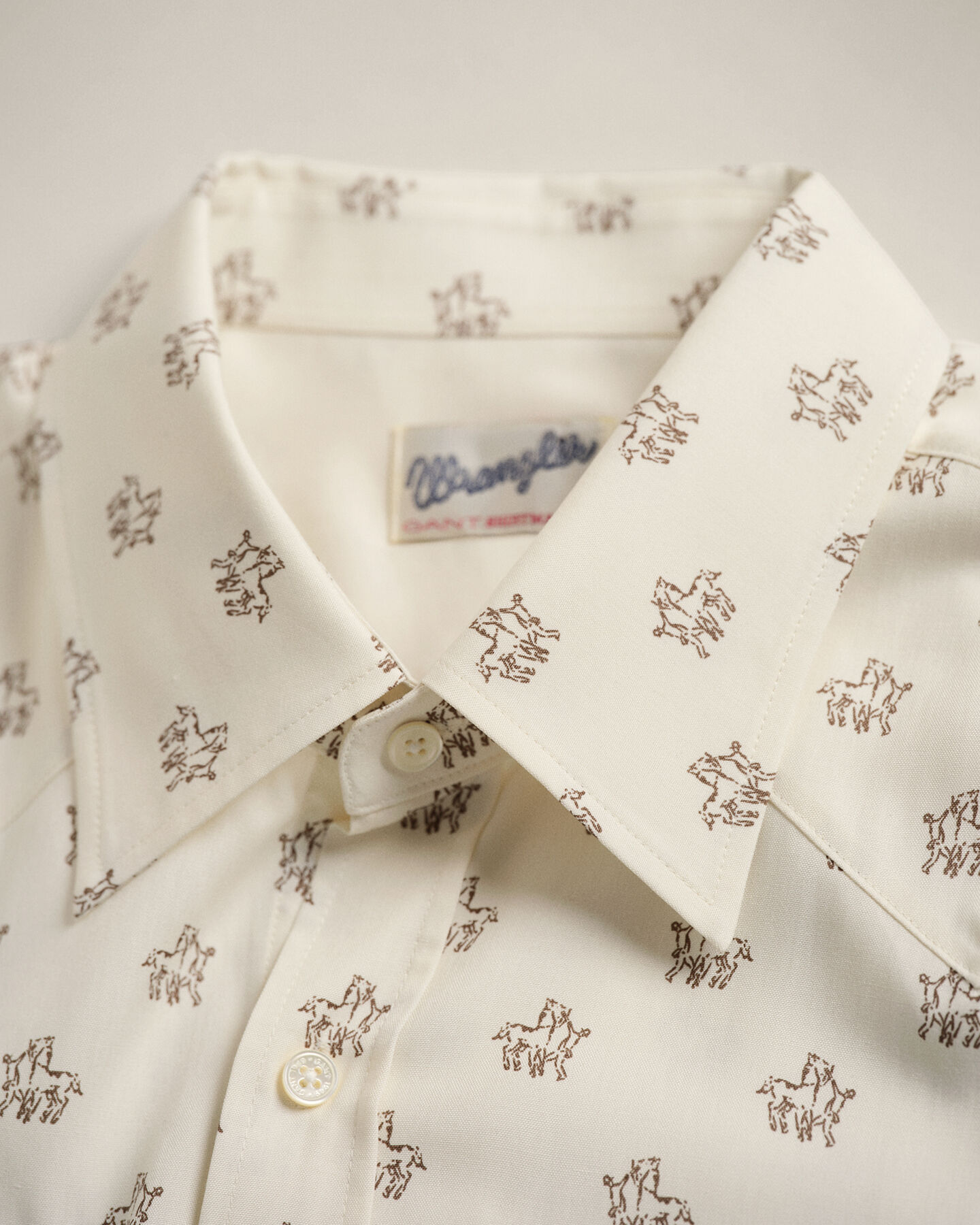 Camisa Slim Fit Wrangler x GANT Western de seda