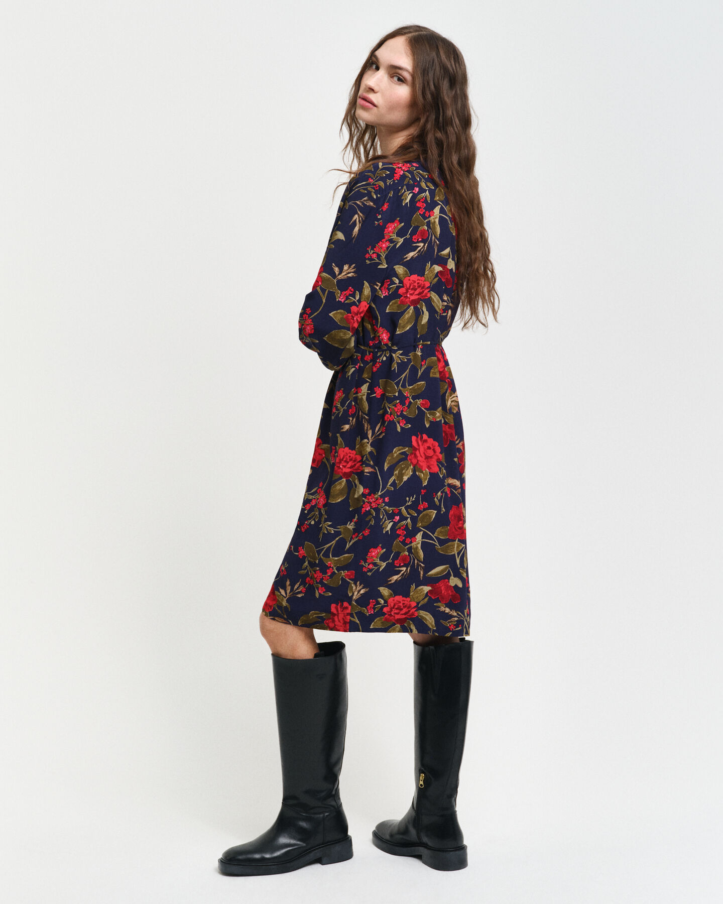 Vestido con estampado de rosas