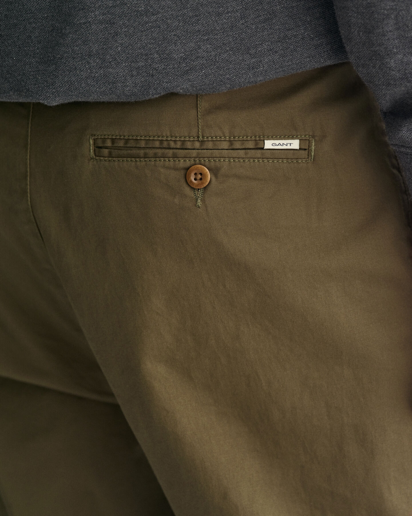 Pantalones chinos de sarga