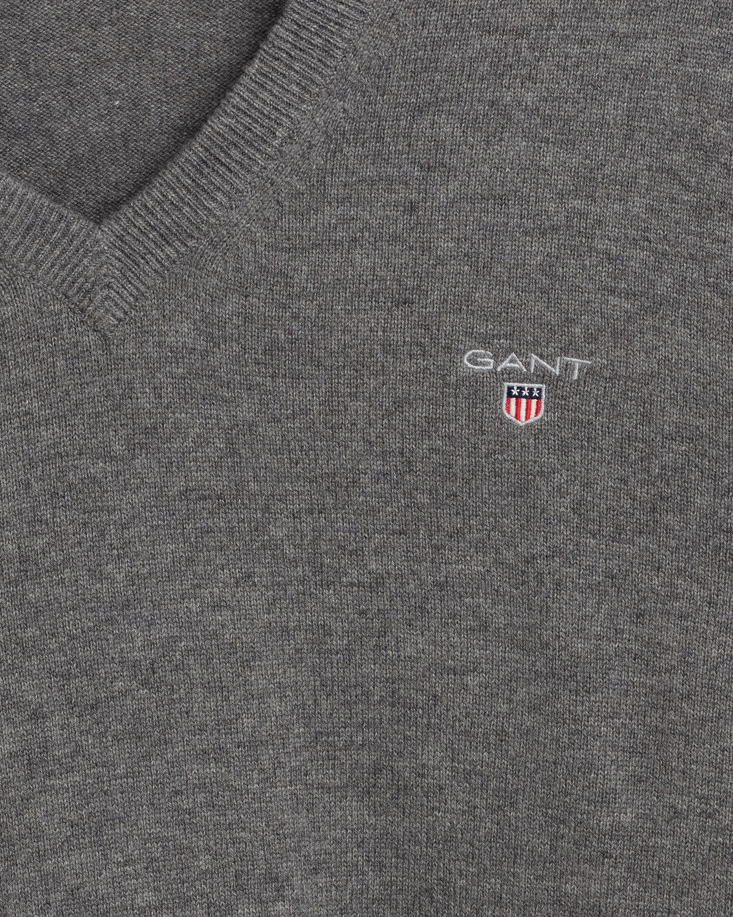 Jersey de cuello de pico en lana de oveja muy fina