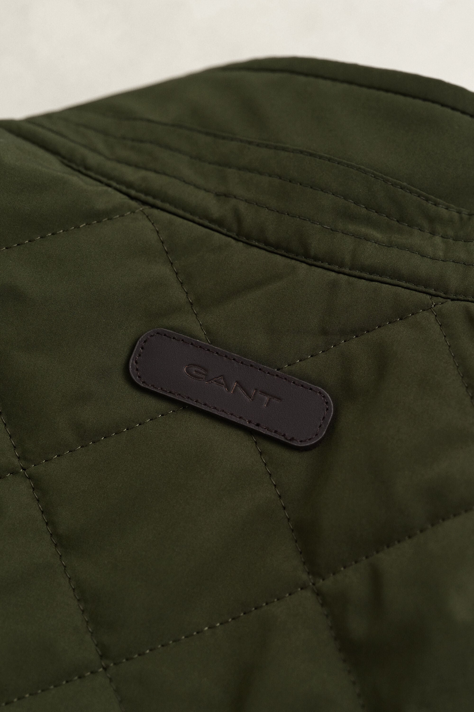 Chaqueta acolchada de largo medio