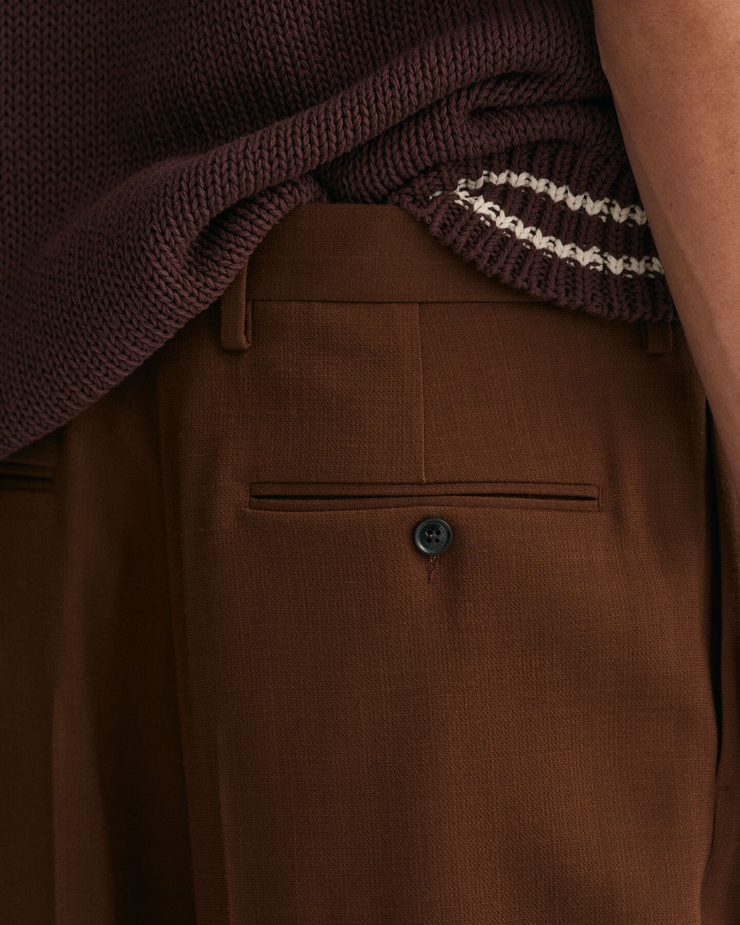 Pantalones de traje con pernera ancha en crepé de lana