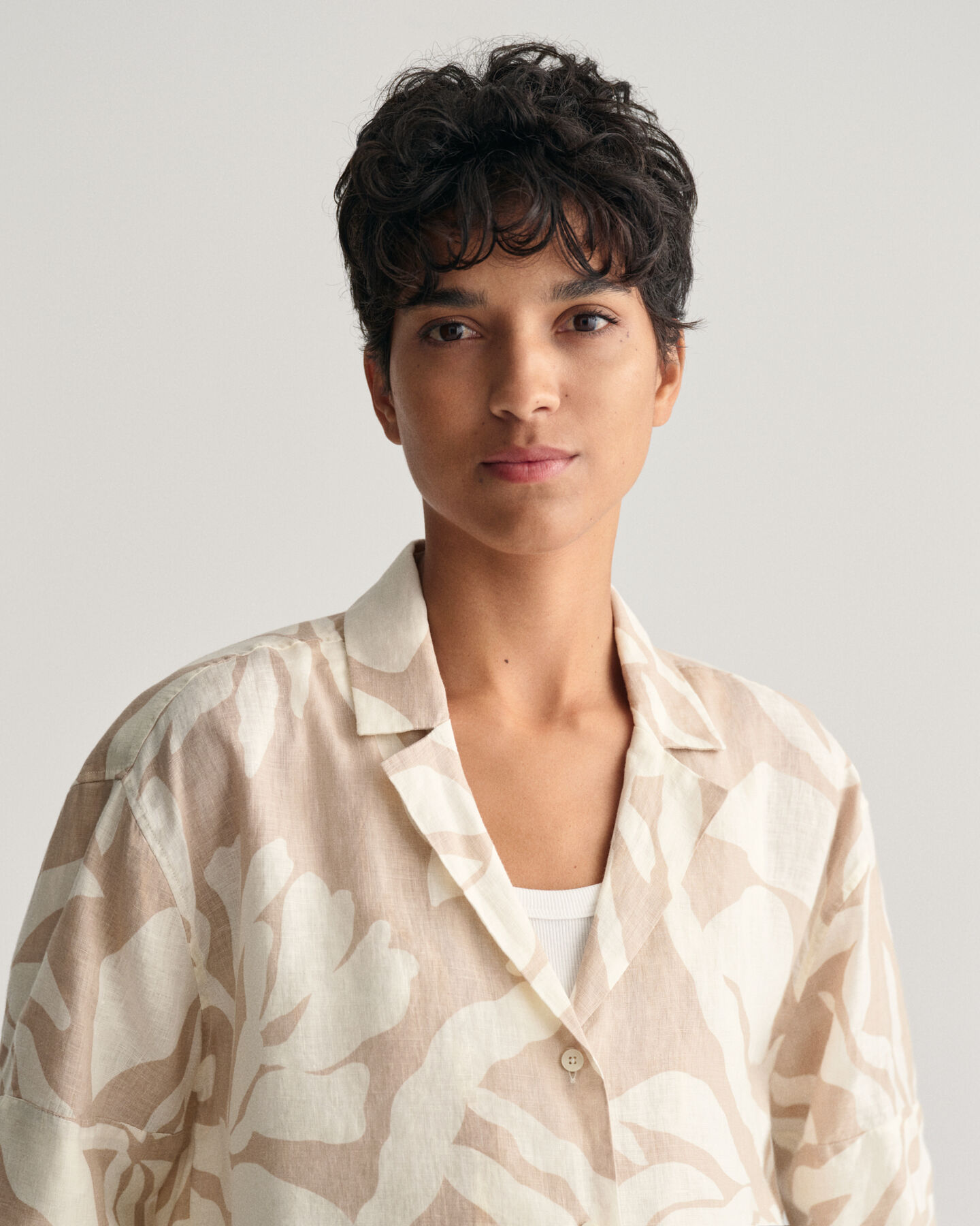 Camisa Relaxed Fit de manga corta en lino Palm Print