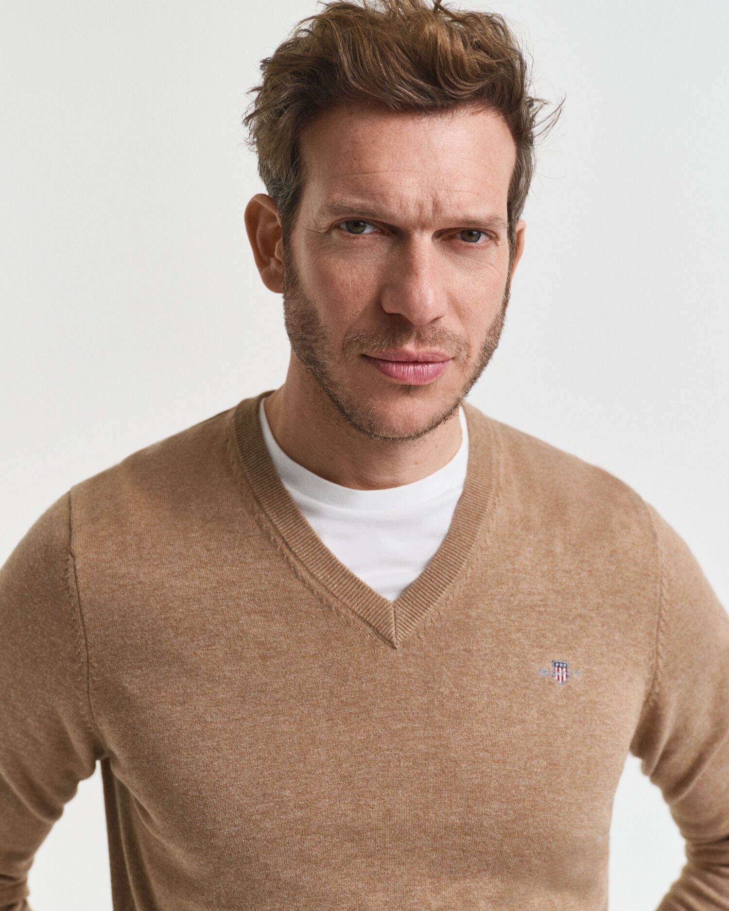 Jersey clásico de algodón con cuello de pico