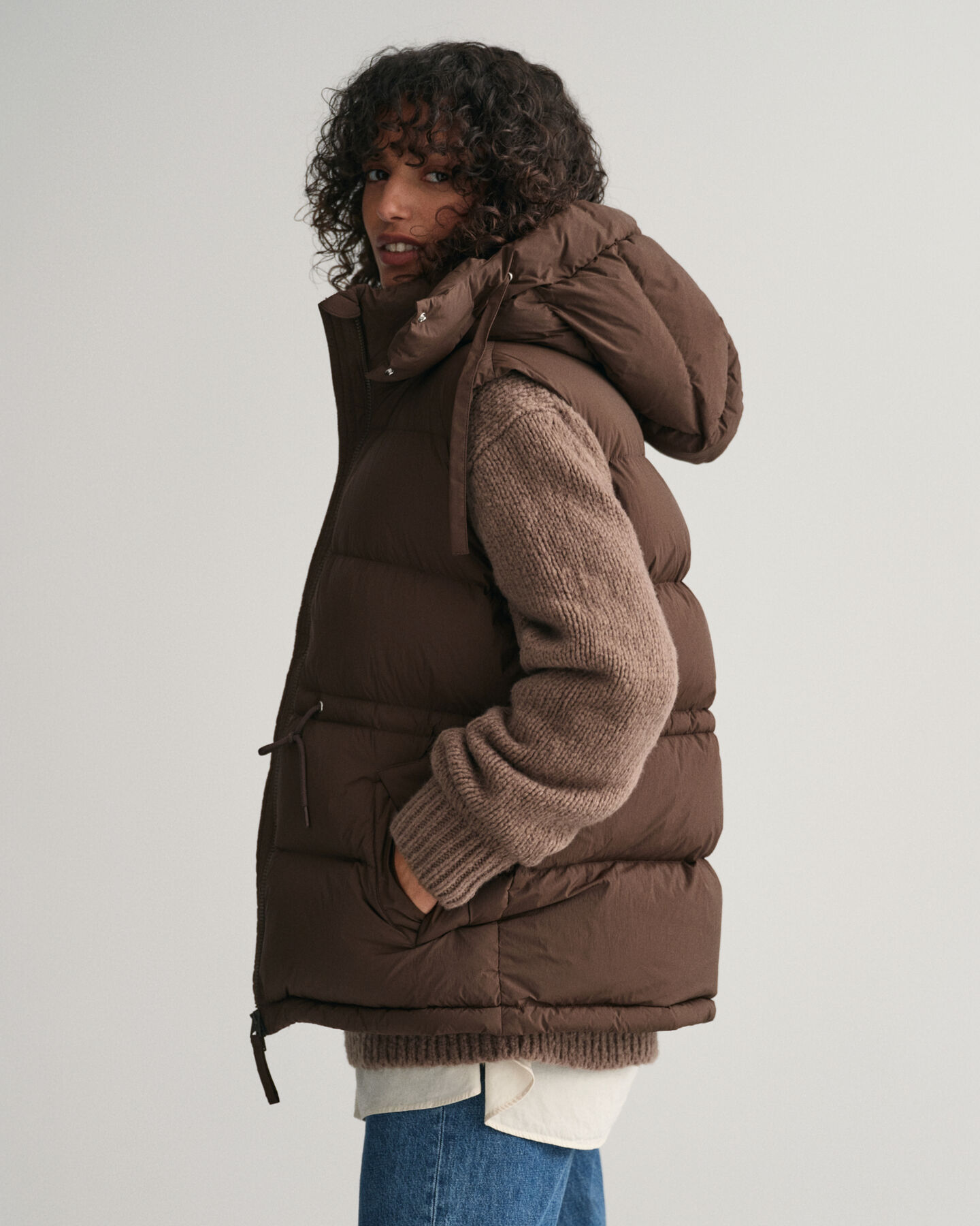 Chaleco de plum&oacute;n y largo medio