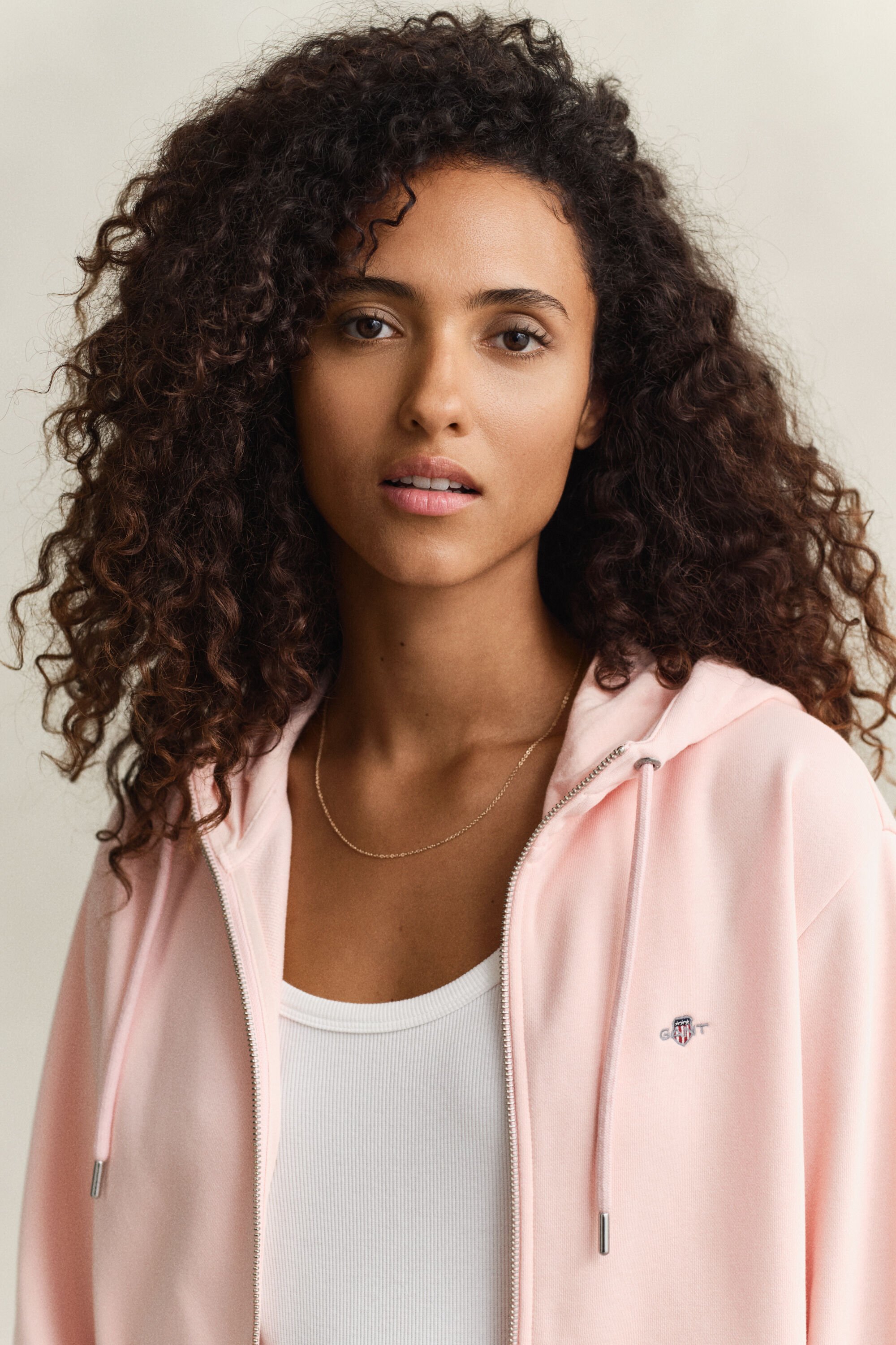 Sudadera con capucha y cremallera Shield