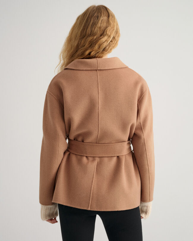 Americana cosida a mano con cinturón