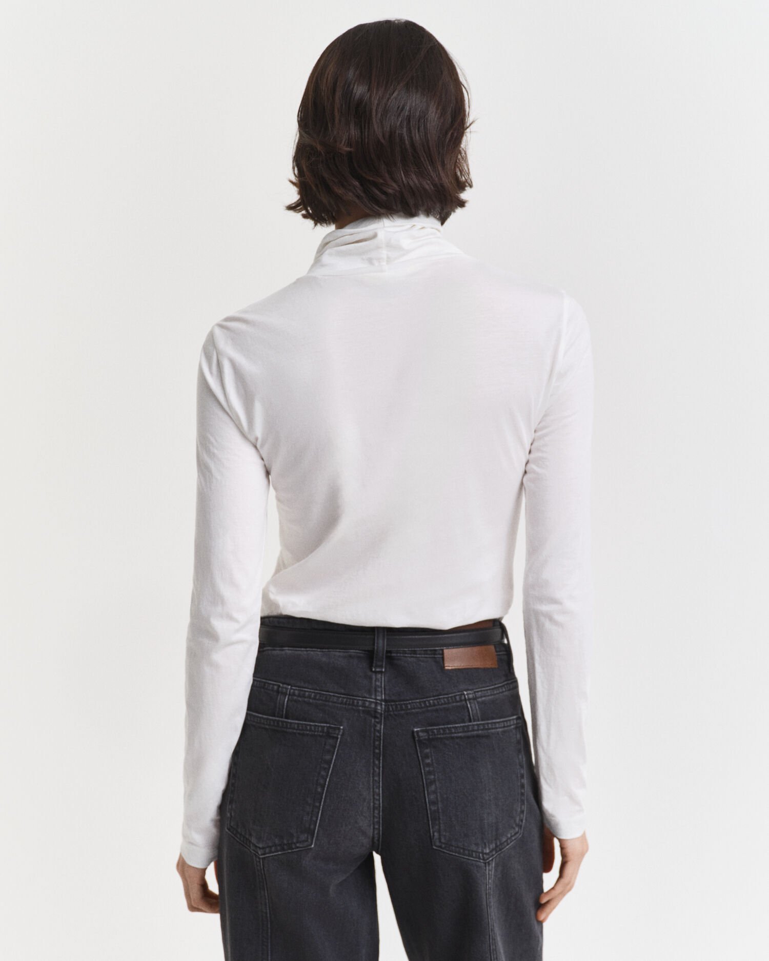 Top ligero de algodón con cuello de cisne